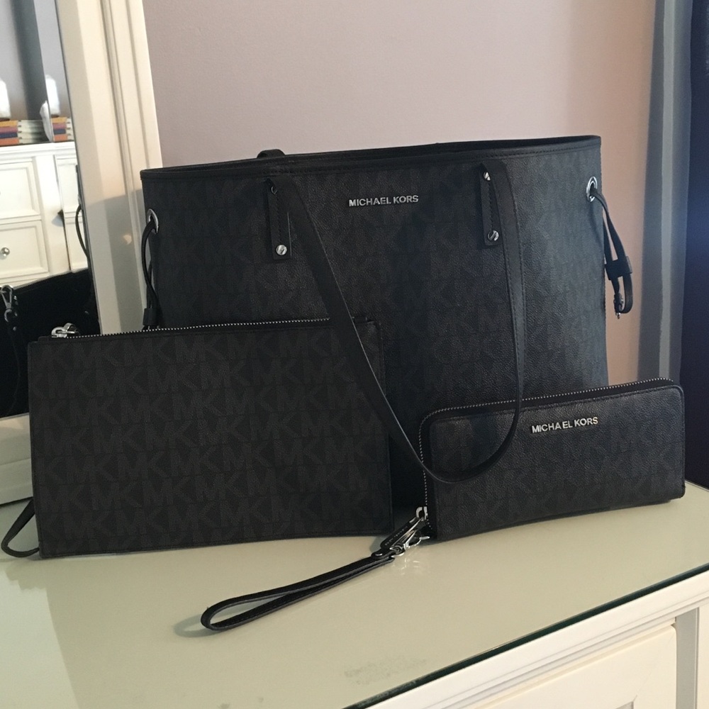Michael Kors Large Drawstring Tote Set - image 1